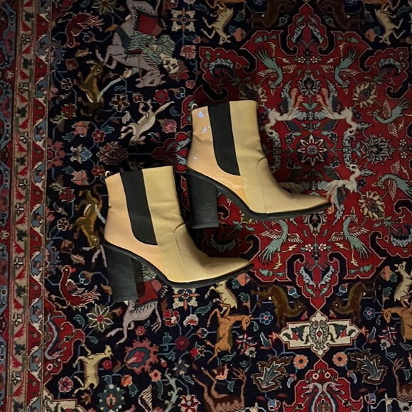 Beautiful boots 👢 ✨ - Picture 2 of 4